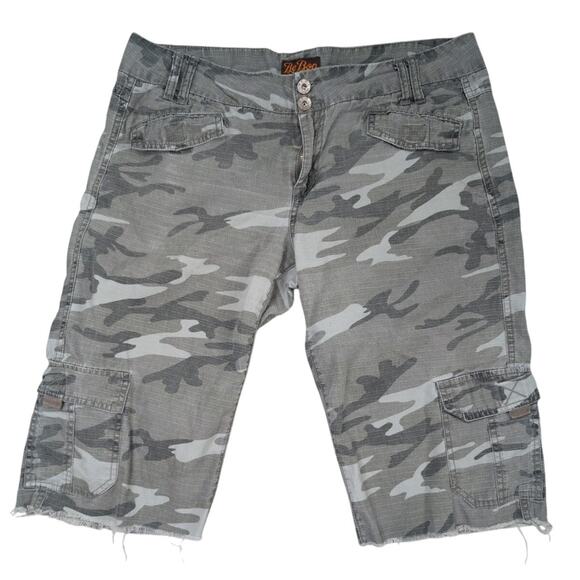 VTG Y2K Camo Cutoff Shorts 13 Cargo Grunge Skater Utility Distressed Streetwear - Picture 1 of 5
